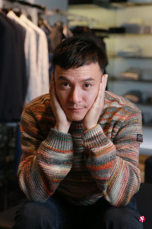 张震说他不排除上真人秀,但风格必须跟演员定位有关,如果要扮丑或搞笑,他就不上了。 张震说他不排除上真人秀,但风格必须跟演员定位有关,如果要扮丑或搞笑,他就不上了。