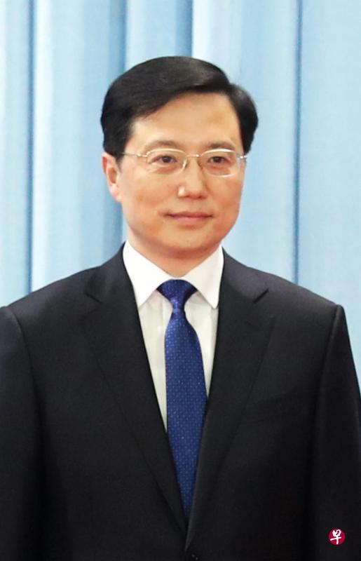 诸葛宇杰出生于1971年5月,他当选上海市委常委后,成为中国全国最年轻的省级常委。(中新社) 诸葛宇杰出生于1971年5月,他当选上海市委常委后,成为中国全国最年轻的省级常委。(中新社)