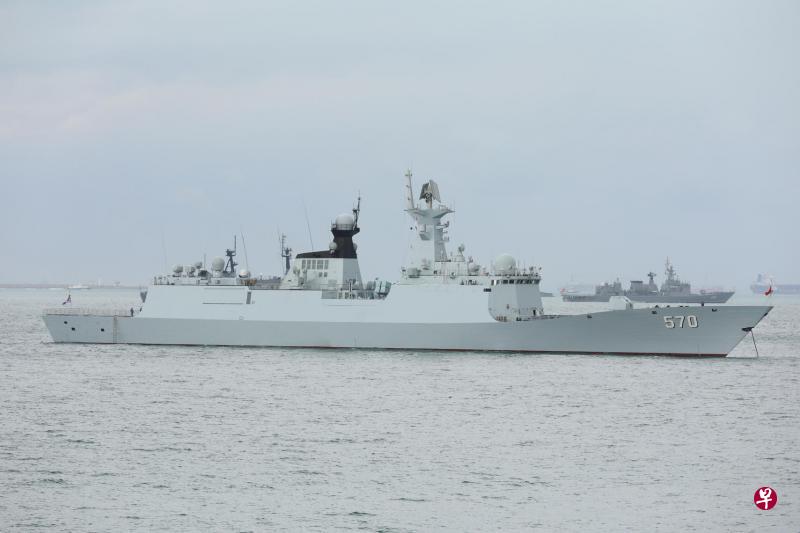 中国人民解放军(海军)的黄山号护卫舰从前天起到我国访问,并参加首次在本地举行的国际海事检阅大会。(国防部提供) 中国人民解放军(海军)的黄山号护卫舰从前天起到我国访问,并参加首次在本地举行的国际海事检阅大会。(国防部提供)