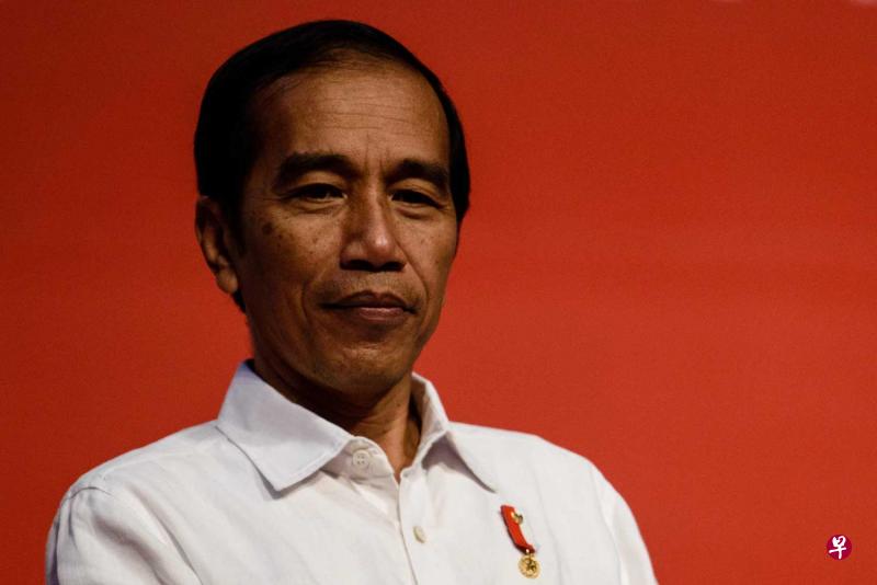 印度尼西亚总统佐科命令国家警察总长狄托和国民军总司令加托,对所有仇恨言论或挑衅行为事件采取“坚定行动”。(图:法新社) 印度尼西亚总统佐科命令国家警察总长狄托和国民军总司令加托,对所有仇恨言论或挑衅行为事件采取“坚定行动”。(图:法新社)