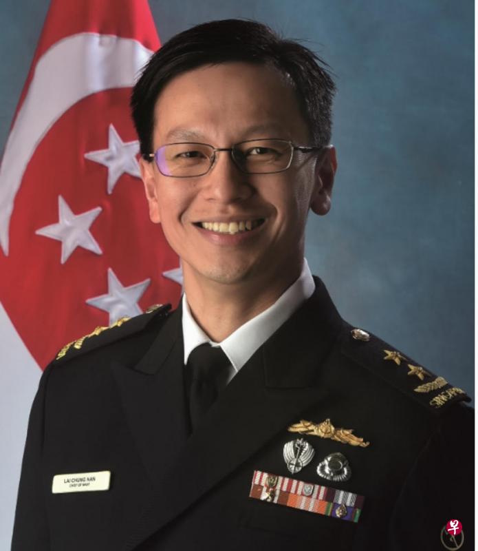 海军总长黎忠汉少将（左）将在下个月16日卸下职务，过后调任教育部第二常任秘书。海军参谋长柳俊泓准将（右）将升任海军总长。（国防部提供）