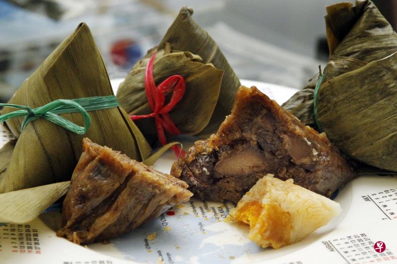 端午节总要吃粽子应节,营养师提醒要彻底加热才吃。(档案照) 端午节总要吃粽子应节,营养师提醒要彻底加热才吃。(档案照)