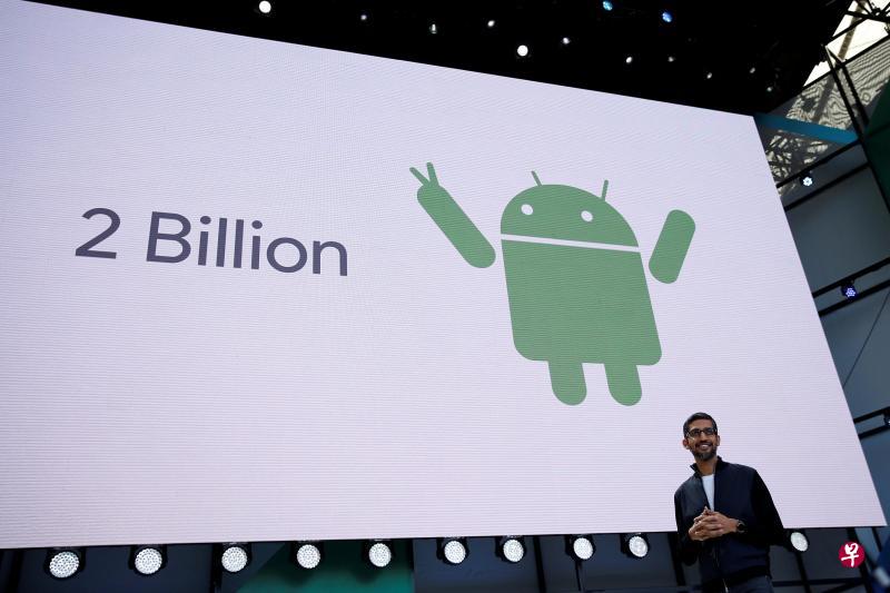 谷歌执行长皮察在会上宣布,每个月活跃使用的安卓器材已经超越20亿个。(路透社) 谷歌执行长皮察在会上宣布,每个月活跃使用的安卓器材已经超越20亿个。(路透社)