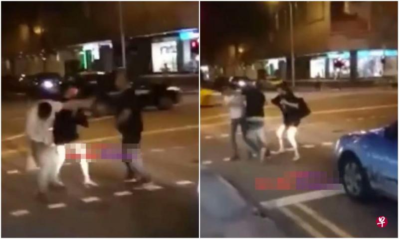左图:黑衣女伴挡在白衣醉汉(左)和黑衣德士司机之间,试图阻止两人打架。右图:黑衣德士司机(中)突然推开黑衣女伴(右),扑向白衣醉汉挥拳猛殴。(取自面簿) 左图:黑衣女伴挡在白衣醉汉(左)和黑衣德士司机之间,试图阻止两人打架。右图:黑衣德士司机(中)突然推开黑衣女伴(右),扑向白衣醉汉挥拳猛殴。(取自面簿)