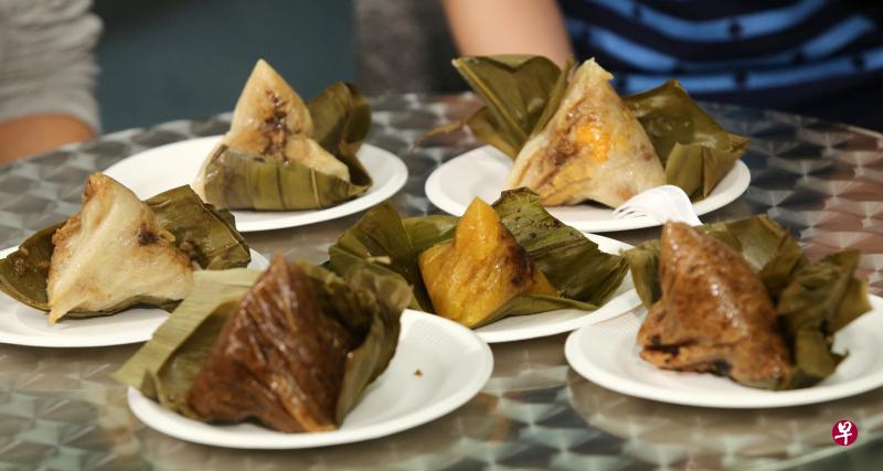 不同粽子各有特色,但百变不离其宗,最重要是粽叶的香味与馅料的美味。 不同粽子各有特色,但百变不离其宗,最重要是粽叶的香味与馅料的美味。