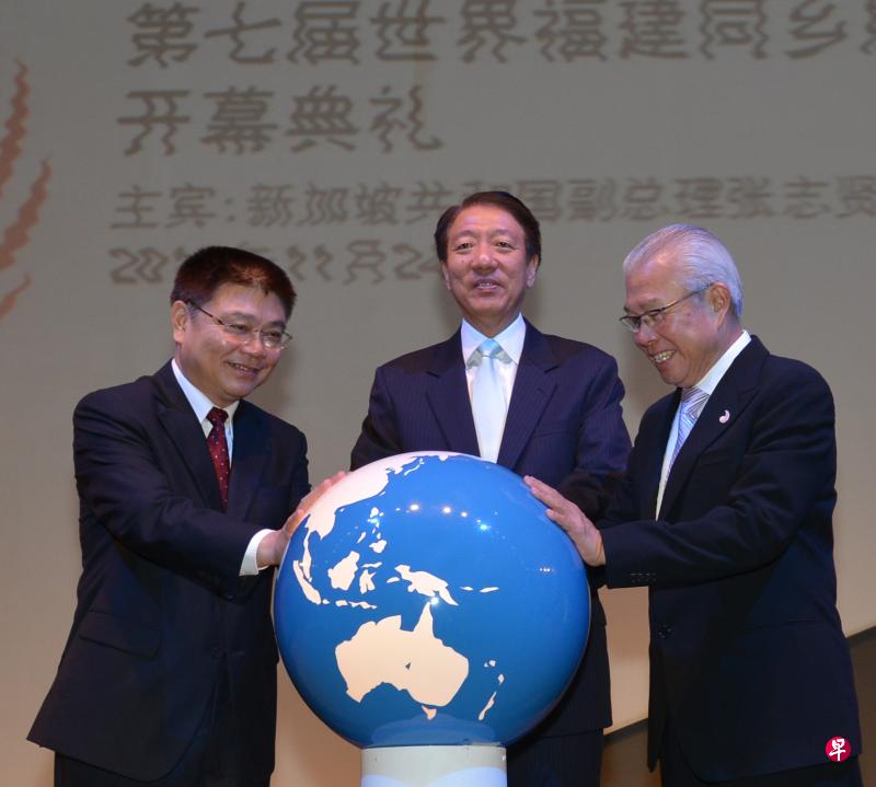 新任中国住建部中共党组书记的王蒙徽曾到访新加坡。图为2012年,时任福建省副省长的王蒙徽(左)与新加坡副总理张志贤(中)、福建会馆会长蔡天宝共同为“第七届世界福建同乡恳亲大会”主持开幕仪式。(档案照片) 新任中国住建部中共党组书记的王蒙徽曾到访新加坡。图为2012年,时任福建省副省长的王蒙徽(左)与新加坡副总理张志贤(中)、福建会馆会长蔡天宝共同为“第七届世界福建同乡恳亲大会”主持开幕仪式。(档案照片)