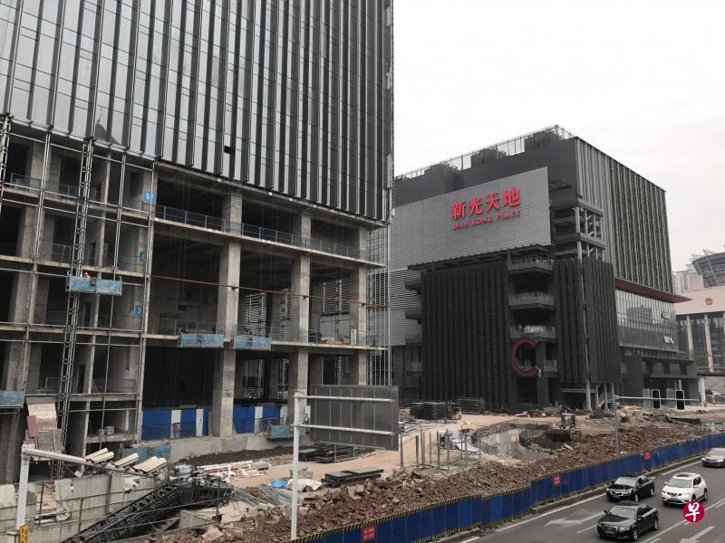 位于渝北区嘉州商圈的新光天地已接近完工。(联合早报) 位于渝北区嘉州商圈的新光天地已接近完工。(联合早报)