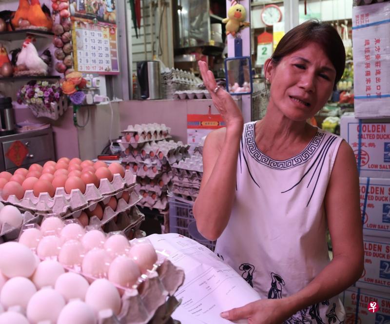 小妹指,哥哥疑因不满她拉客,突然赏了她一巴掌。 小妹指,哥哥疑因不满她拉客,突然赏了她一巴掌。