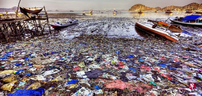 资料显示,每年有800多万吨塑料进入海洋,对海洋生物、渔业、旅游业造成严重影响,经济损失达80亿美元。(互联网) 资料显示,每年有800多万吨塑料进入海洋,对海洋生物、渔业、旅游业造成严重影响,经济损失达80亿美元。(互联网)