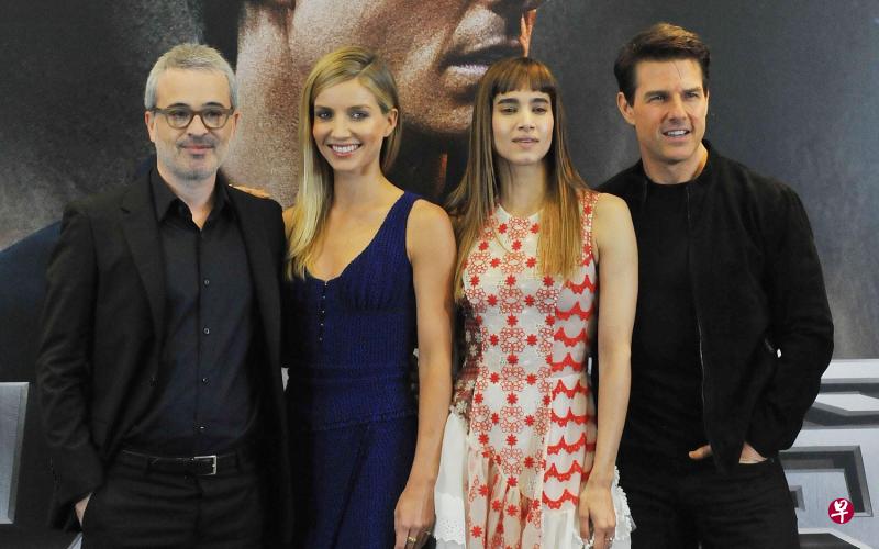 《神鬼传奇》团队日前到台北宣传。左起为:导演Alex Kurtzman、Annabelle Wallis、Sofia Boutella、男主角Tom Cruise。(法新社) 《神鬼传奇》团队日前到台北宣传。左起为:导演Alex Kurtzman、Annabelle Wallis、Sofia Boutella、男主角Tom Cruise。(法新社)