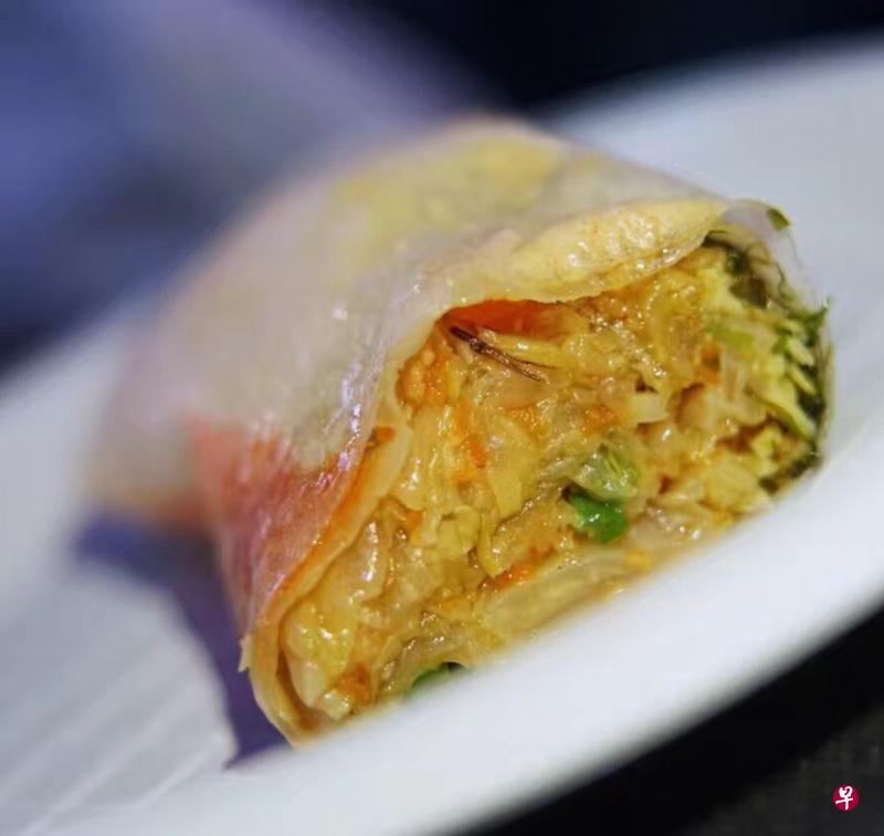 薄饼是许多家庭每逢佳节聚会的焦点菜肴。