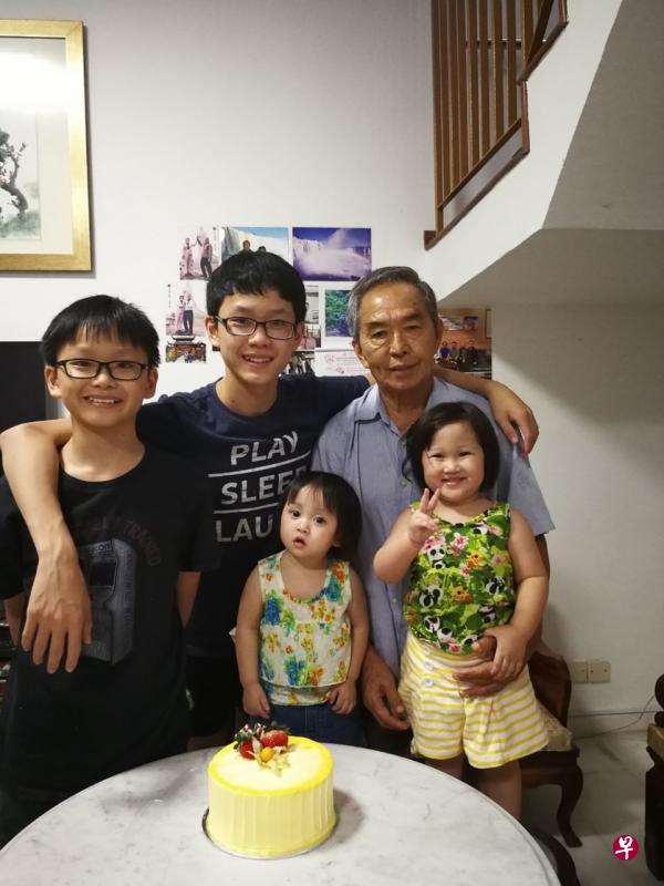 温柔的老爸(右一)跟孙子、曾孙合照。(作者提供) 温柔的老爸(右一)跟孙子、曾孙合照。(作者提供)