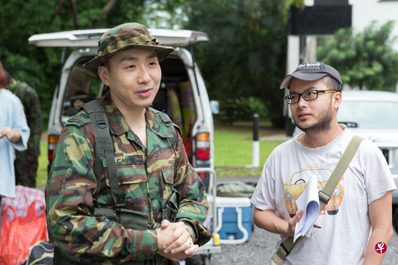 郭光正(左)在《不倒翁》客串军官的角色。(图片/孙立人提供) 郭光正(左)在《不倒翁》客串军官的角色。(图片/孙立人提供)