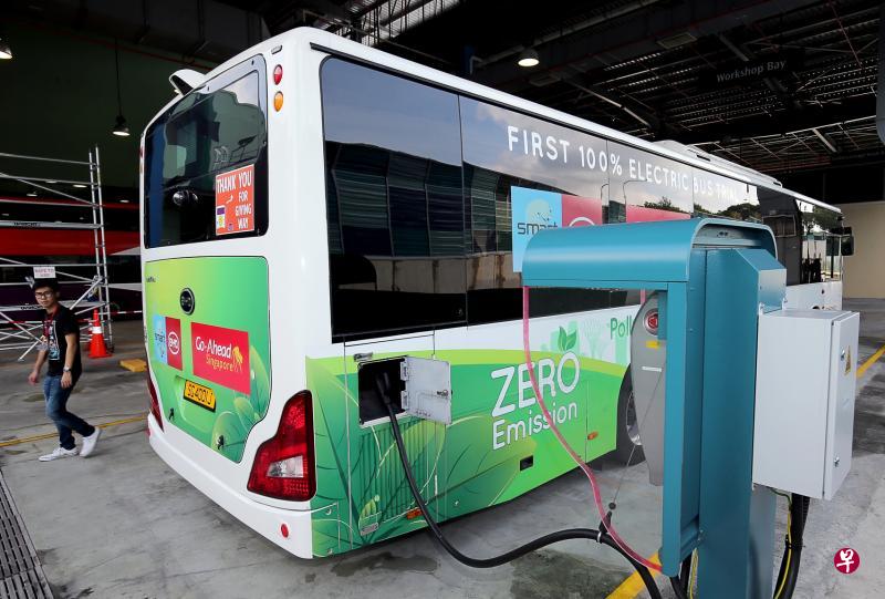 前进巴士集团早前试用中国比亚迪的K9型电动巴士,与一般柴油巴士相比,电动巴士可节省约三成的能源成本。(档案照片) 前进巴士集团早前试用中国比亚迪的K9型电动巴士,与一般柴油巴士相比,电动巴士可节省约三成的能源成本。(档案照片)