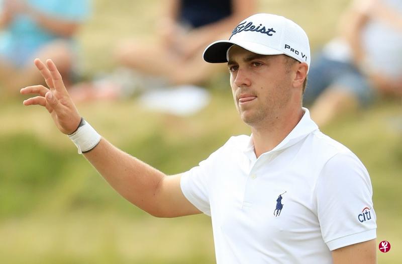 美国球员托马斯以低于标准杆九杆完成第三圈,改写美国公开赛历史。(法新社) 美国球员托马斯以低于标准杆九杆完成第三圈,改写美国公开赛历史。(法新社)