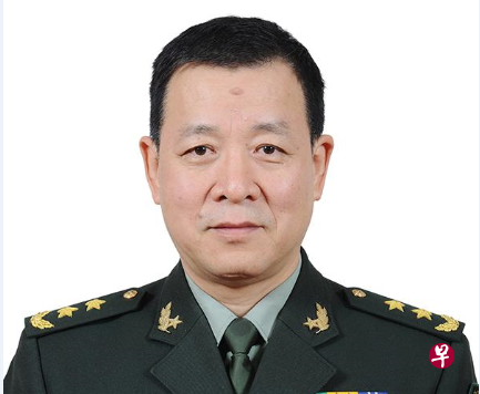 今年59岁的郑和中将出任国防大学校长,仕途受看好。(互联网) 今年59岁的郑和中将出任国防大学校长,仕途受看好。(互联网)