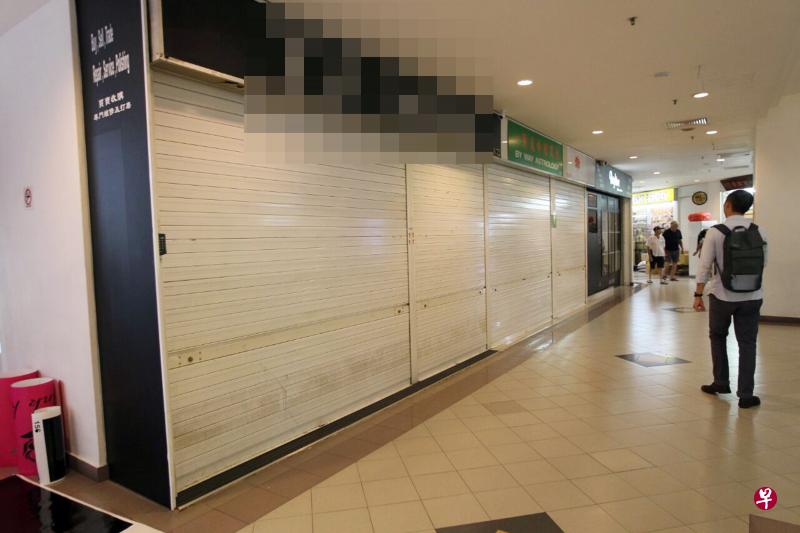 记者今早走访其中一遭殃的店家,不过没有开门。 记者今早走访其中一遭殃的店家,不过没有开门。