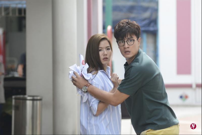 张振寰(右)在《相信我》和瑞恩(左)对戏最多。(新传媒提供) 张振寰(右)在《相信我》和瑞恩(左)对戏最多。(新传媒提供)