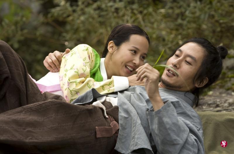 赵茹珍（左）与金柱赫演片中情投意合，迷恋彼此的肉体。（tvN Movies提供）