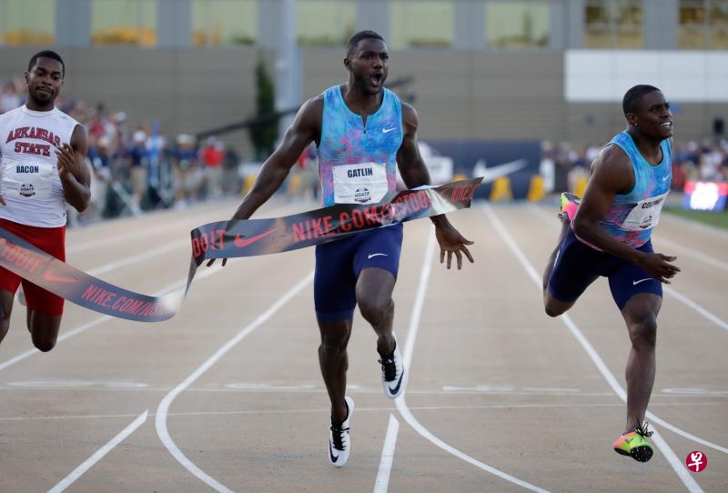 ▲加特林(中)率先冲线,第五次赢得美国田径锦标赛男子100米桂冠。(法新社) ▲加特林(中)率先冲线,第五次赢得美国田径锦标赛男子100米桂冠。(法新社)