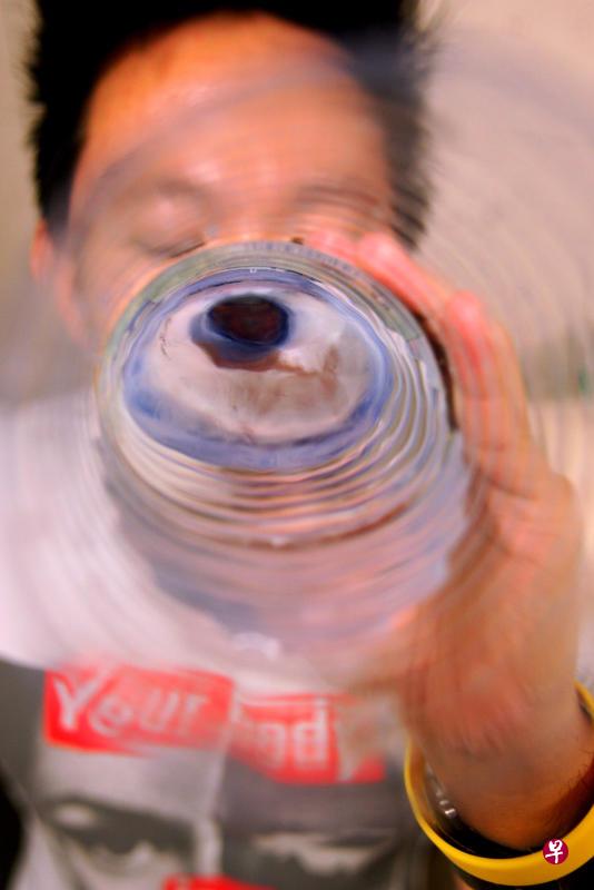 有些人称喝水也会胖，这或许是水肿导致。（档案照）