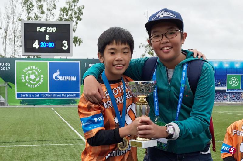 戴泓俊(左)和哥哥戴洧俊。(受访者提供) 戴泓俊(左)和哥哥戴洧俊。(受访者提供)