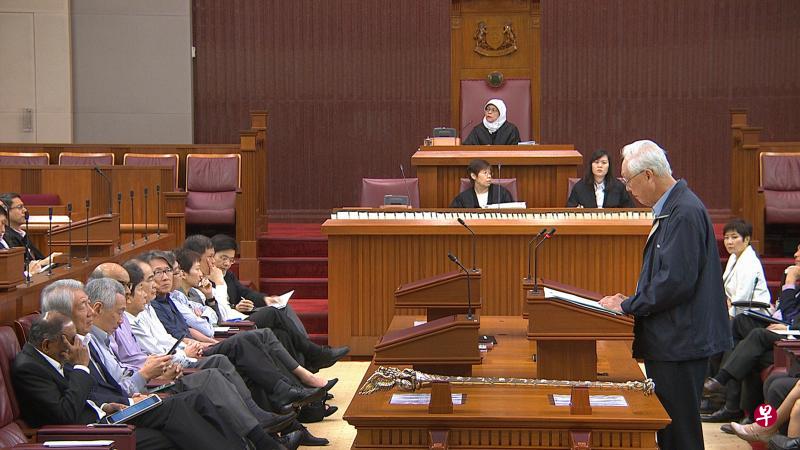 荣誉国务资政吴作栋认为,李玮玲和李显扬对李显龙总理做出多项指控,目的是要拉李总理下台。他吁请李家人把争吵留在私人空间,寻求调解和仲裁。(新加坡国会提供) 荣誉国务资政吴作栋认为,李玮玲和李显扬对李显龙总理做出多项指控,目的是要拉李总理下台。他吁请李家人把争吵留在私人空间,寻求调解和仲裁。(新加坡国会提供)