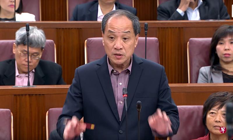 刘程强质疑总理不对自己的手足提出告诉,行动党作为执政党会被视为是实行双重标准。(视频截图) 刘程强质疑总理不对自己的手足提出告诉,行动党作为执政党会被视为是实行双重标准。(视频截图)