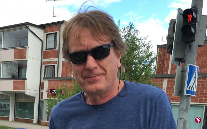 芬兰导演米卡参与创立午夜太阳电影节。 芬兰导演米卡参与创立午夜太阳电影节。