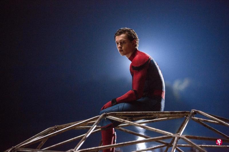 第三代蜘蛛侠汤姆霍兰的年纪最轻,最接近电影角色彼得帕克。 第三代蜘蛛侠汤姆霍兰的年纪最轻,最接近电影角色彼得帕克。