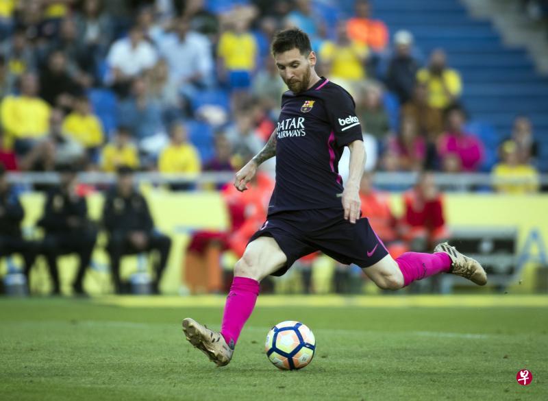 巴塞罗那球星梅西续约后仍是世界上收入最高的足球员。(法新社) 巴塞罗那球星梅西续约后仍是世界上收入最高的足球员。(法新社)