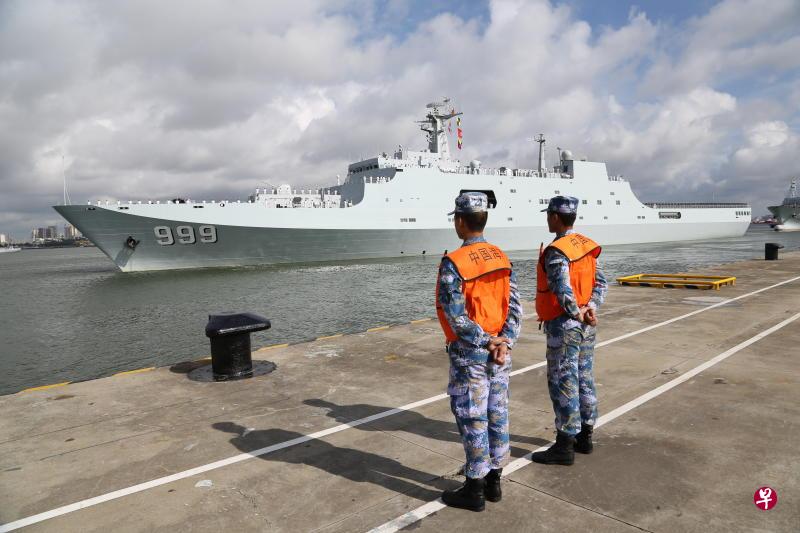 搭载驻吉布提保障基地官兵的舰船今天在广东湛江某军港码头解缆起航。(新华社) 搭载驻吉布提保障基地官兵的舰船今天在广东湛江某军港码头解缆起航。(新华社)