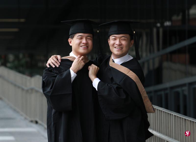 袁世杰（右）和袁世豪这对孪生兄弟，一位是右撇子、一位是左撇子，除了这点不同，他们自觉性格和兴趣都很相似，视对方为友好竞争者，相互勉励。（唐家鸿摄）