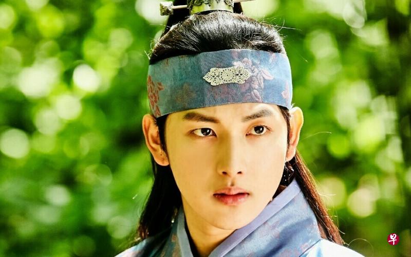 任时完自称在男团时是不受瞩目的成员,演戏让他重拾信心。(ONE频道提供) 任时完自称在男团时是不受瞩目的成员,演戏让他重拾信心。(ONE频道提供)