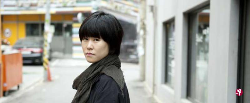 韩国作家金爱烂是最年轻的“李箱文学奖”得主,《你的夏天还好吗?》是她的第三部短篇小说集。(网络图) 韩国作家金爱烂是最年轻的“李箱文学奖”得主,《你的夏天还好吗?》是她的第三部短篇小说集。(网络图)