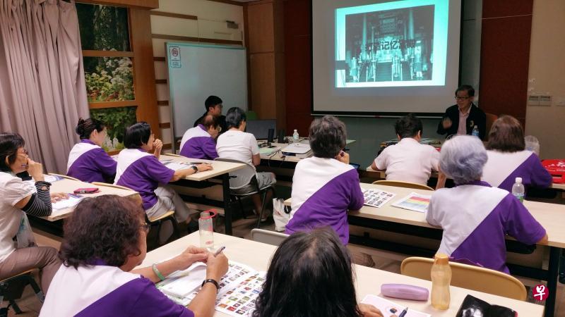 活到老,学到老。家有上了年纪的父母,可让他们通过提升脑力训练,增加生活情趣,也可延缓记忆力衰退。(受访者提供) 活到老,学到老。家有上了年纪的父母,可让他们通过提升脑力训练,增加生活情趣,也可延缓记忆力衰退。(受访者提供)
