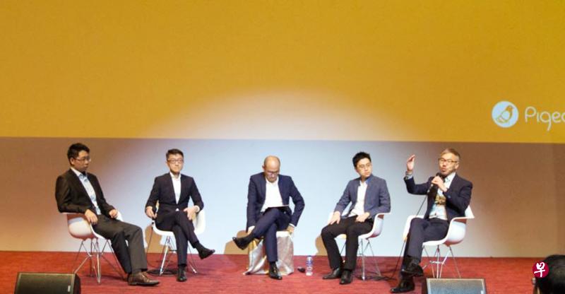 论坛的四位讲员现场回答公众提问,他们是辉立证券投资市场分析师陈广治(左一)、投资经理洪国桓(左二)、新加坡交易所学院讲师黄佳仁(右二)和辉立证券(香港)董事黄玮杰(右一)。(辉立证券提供) 论坛的四位讲员现场回答公众提问,他们是辉立证券投资市场分析师陈广治(左一)、投资经理洪国桓(左二)、新加坡交易所学院讲师黄佳仁(右二)和辉立证券(香港)董事黄玮杰(右一)。(辉立证券提供)