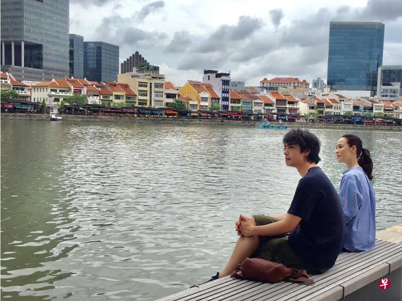 斋藤工(左)与松田圣子在本地拍电影《情牵拉面茶》。(Clover Films提供) 斋藤工(左)与松田圣子在本地拍电影《情牵拉面茶》。(Clover Films提供)