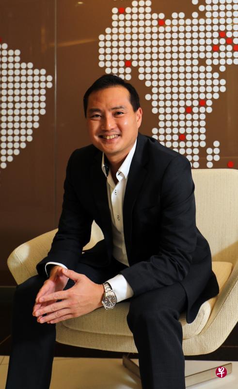 资讯通信媒体发展局局长陈杰豪指出，中小企业要做的不是把科技套用在现有的经营程序，而是要思考如何从根本上转型。