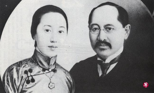 林文庆(右)与殷碧霞。(图片来源:Khor Eng Hee, "The Public Life of Dr. Lim Boon Keng", 1958) 林文庆(右)与殷碧霞。(图片来源:Khor Eng Hee, "The Public Life of Dr. Lim Boon Keng", 1958)