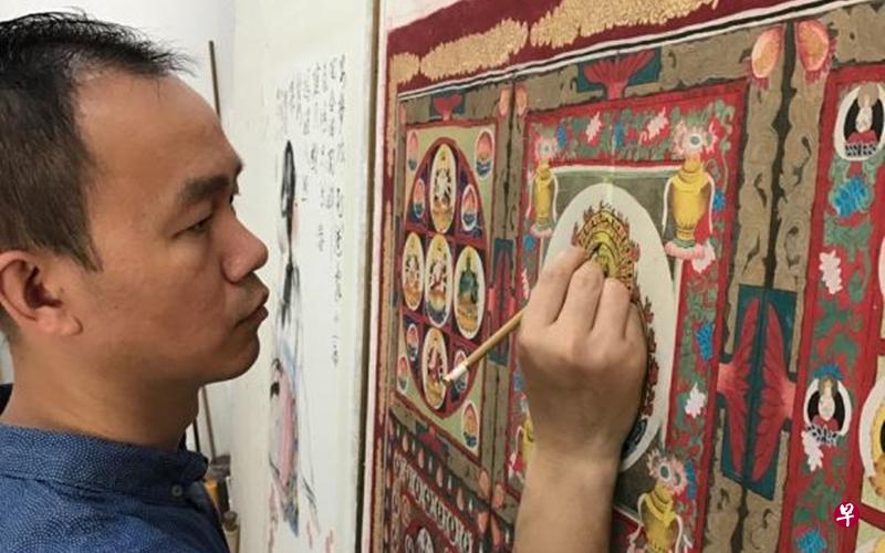 艺术作品修复工作枯燥且没有名利可言,但对史磊来说,书画作品修复就如个人修行。 艺术作品修复工作枯燥且没有名利可言,但对史磊来说,书画作品修复就如个人修行。