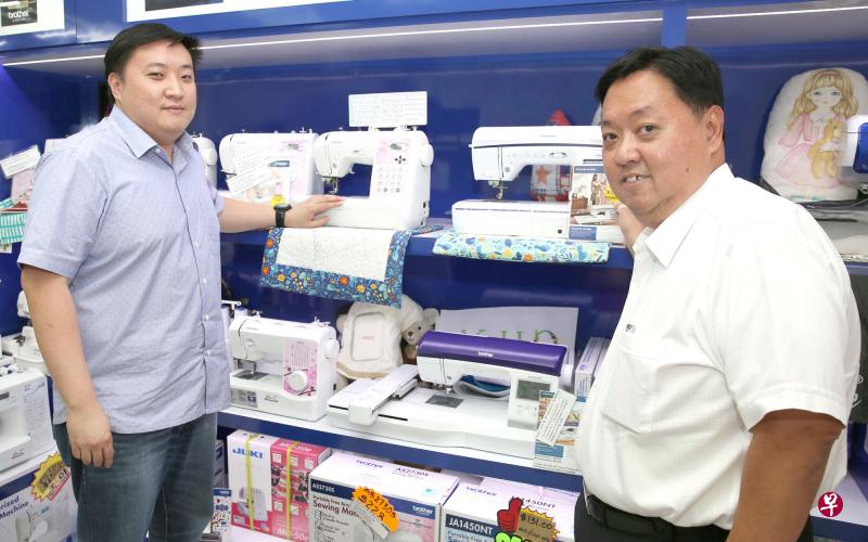 沈伟杰(左)和父亲沈壁辉一起经营新美兴私人有限公司。(吴承沄摄) 沈伟杰(左)和父亲沈壁辉一起经营新美兴私人有限公司。(吴承沄摄)