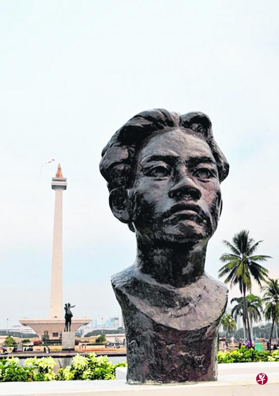 雅加达民族公园里的凯里尔铜像。 雅加达民族公园里的凯里尔铜像。