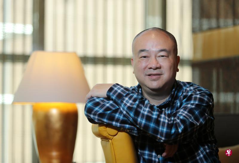 高志森导演的强项在编剧,尤其是喜剧类型,拥有香港电影笑匠、万能桥王之称。 高志森导演的强项在编剧,尤其是喜剧类型,拥有香港电影笑匠、万能桥王之称。