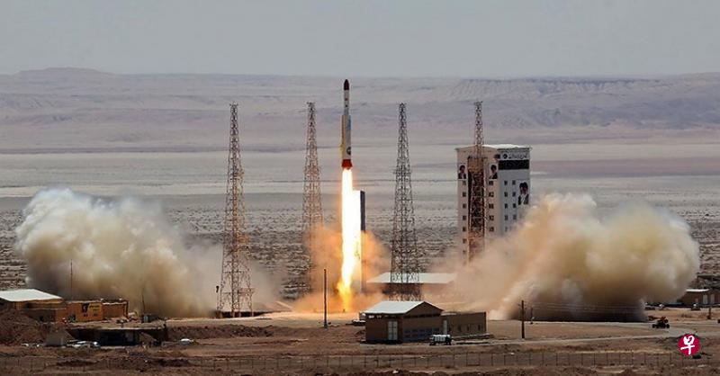 伊朗在美国通过新制裁后,随即于27日试射了“神鸟”火箭作为反击。(路透社) 伊朗在美国通过新制裁后,随即于27日试射了“神鸟”火箭作为反击。(路透社)