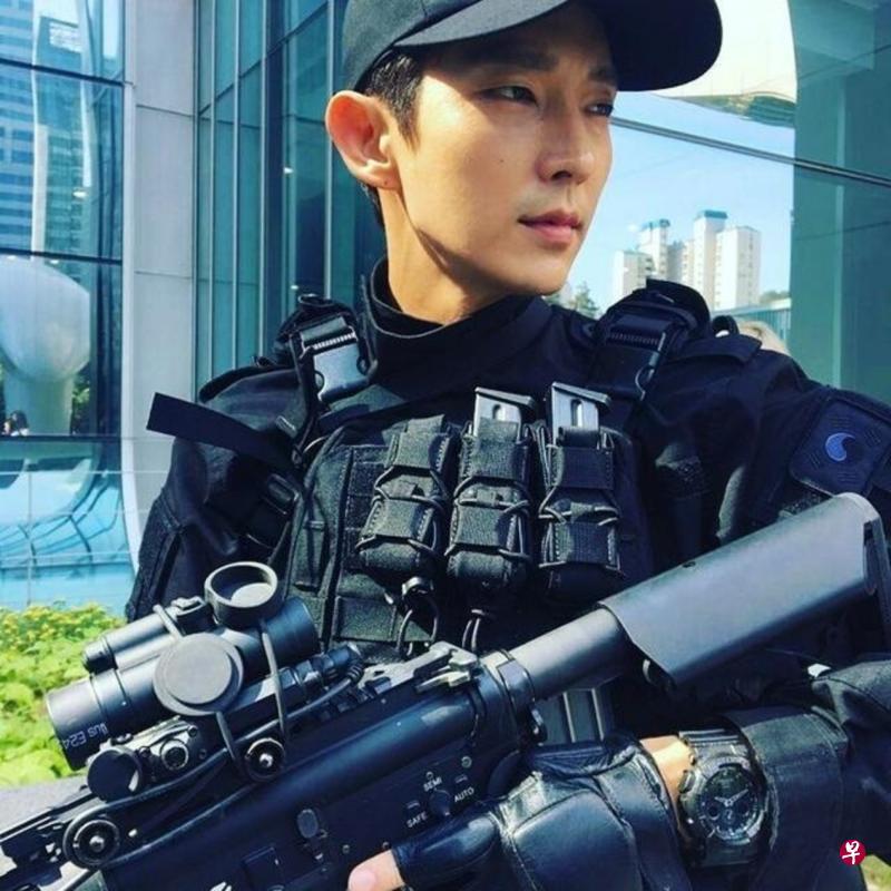 李准基的特警扮相被粉丝盛赞“Man味爆棚”。(互联网) 李准基的特警扮相被粉丝盛赞“Man味爆棚”。(互联网)