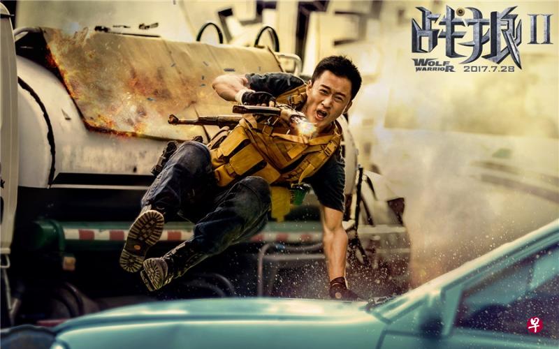 《战狼2》在中国票房不断创新高,占了今年暑假档30%的票房。 《战狼2》在中国票房不断创新高,占了今年暑假档30%的票房。