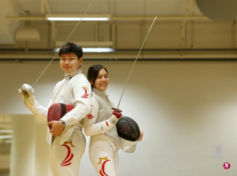 上届东运会,林伟文(左)在男子重剑个人赛赢得银牌,黄慧珊夺得女子花剑团体金牌。 上届东运会,林伟文(左)在男子重剑个人赛赢得银牌,黄慧珊夺得女子花剑团体金牌。