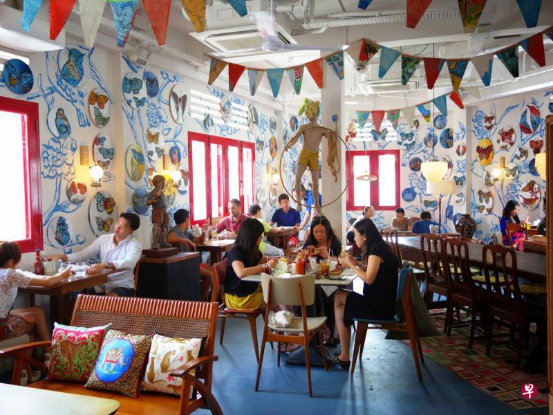 Potato Head Folk咖啡馆以壁画吸引顾客。 Potato Head Folk咖啡馆以壁画吸引顾客。