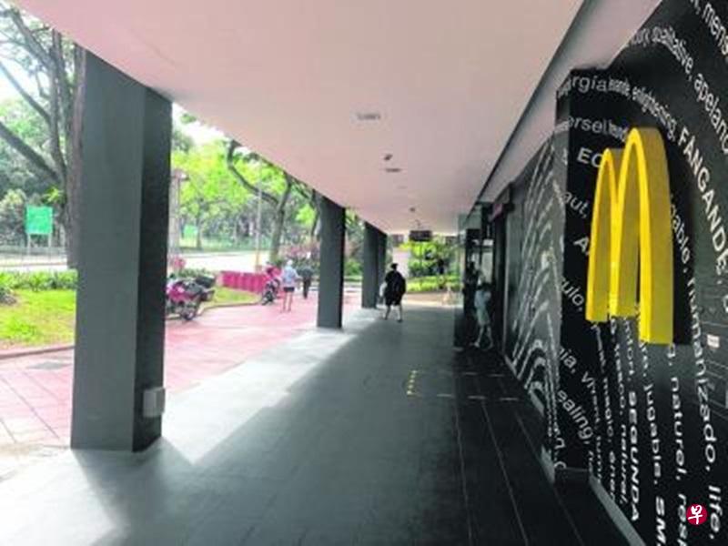 事发地点位于惹兰红山前往女皇大道的麦当劳快餐店外的路段。 事发地点位于惹兰红山前往女皇大道的麦当劳快餐店外的路段。